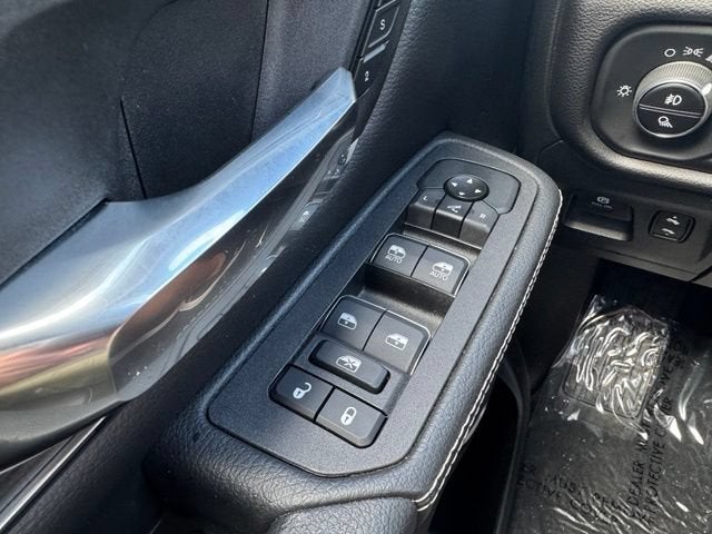 2025 RAM 1500 Laramie Crew Cab 4x4 5'7" Box
