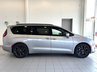 2020 Chrysler Pacifica Touring