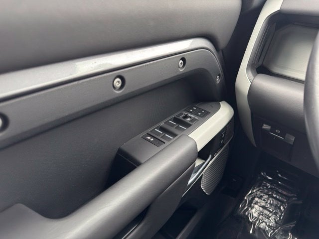 2023 Land Rover Defender 130 SE