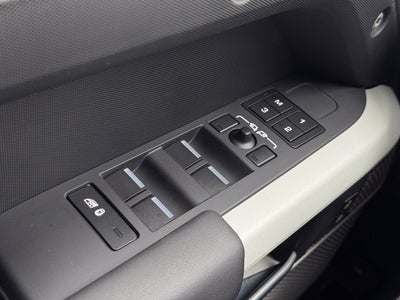 2023 Land Rover Defender 130 SE