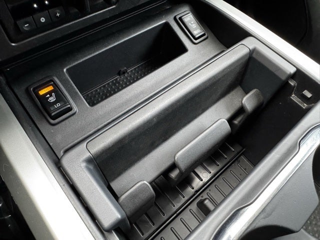 2020 Nissan Titan Base