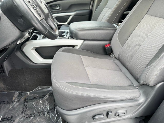 2020 Nissan Titan Base