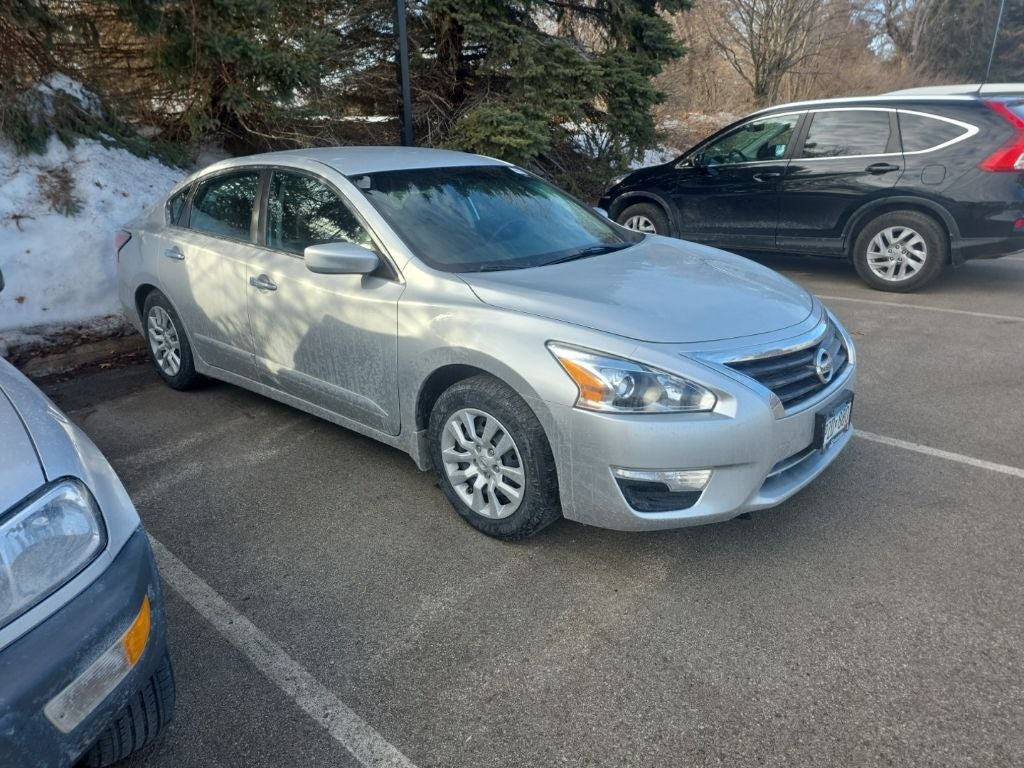 Used 2015 Nissan Altima S with VIN 1N4AL3AP8FC458584 for sale in Rochester, Minnesota