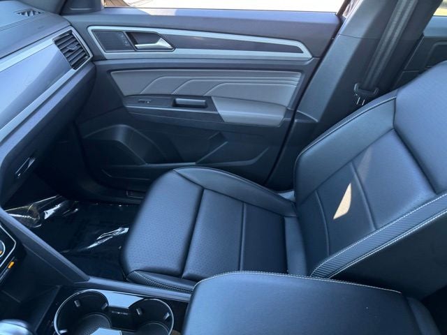 2022 Volkswagen Atlas Cross Sport 2.0T SEL R-Line
