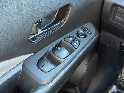 2022 Nissan Kicks SR