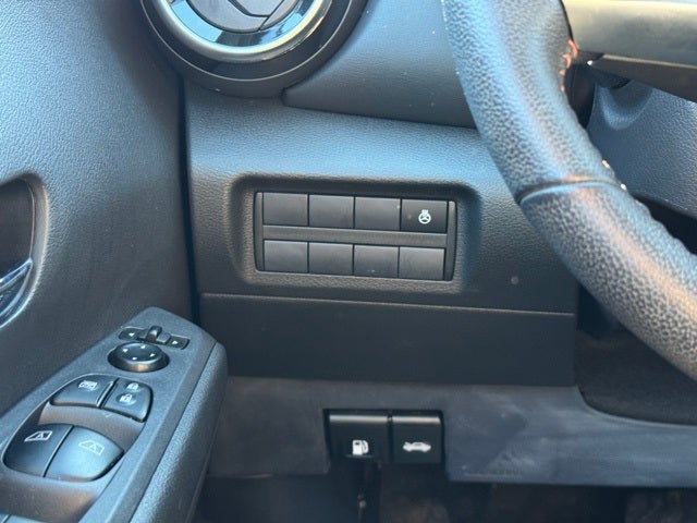 2022 Nissan Kicks SR