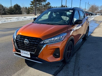2022 Nissan Kicks SR