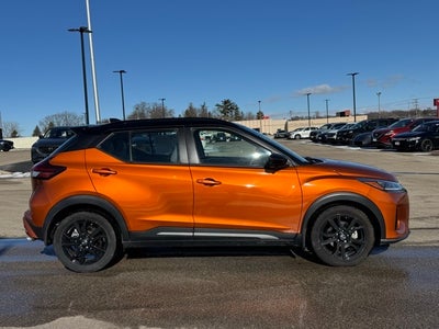 2022 Nissan Kicks SR