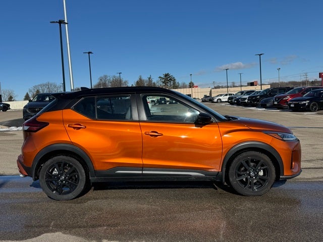 2022 Nissan Kicks SR