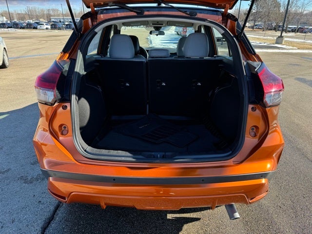 2022 Nissan Kicks SR