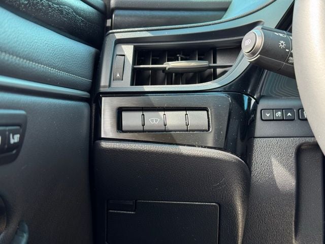 2025 Lexus ES 300h