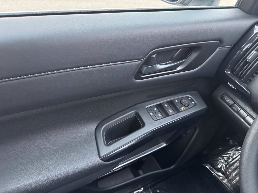 2025 Nissan Pathfinder S