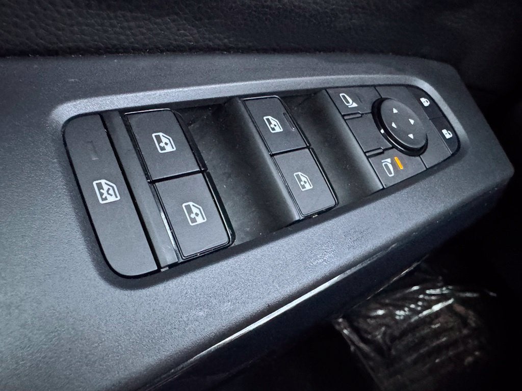 2025 Nissan Pathfinder S