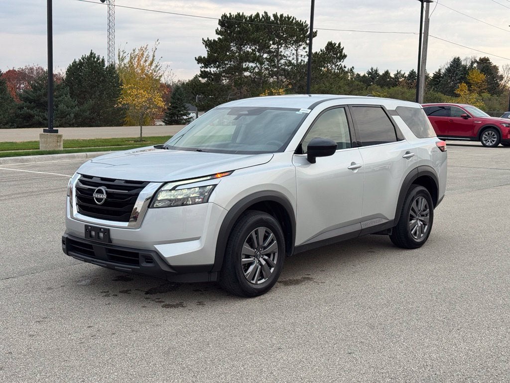 2025 Nissan Pathfinder S