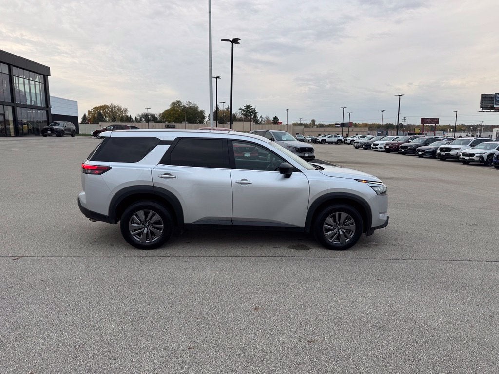 2025 Nissan Pathfinder S