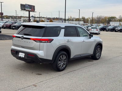 2025 Nissan Pathfinder S
