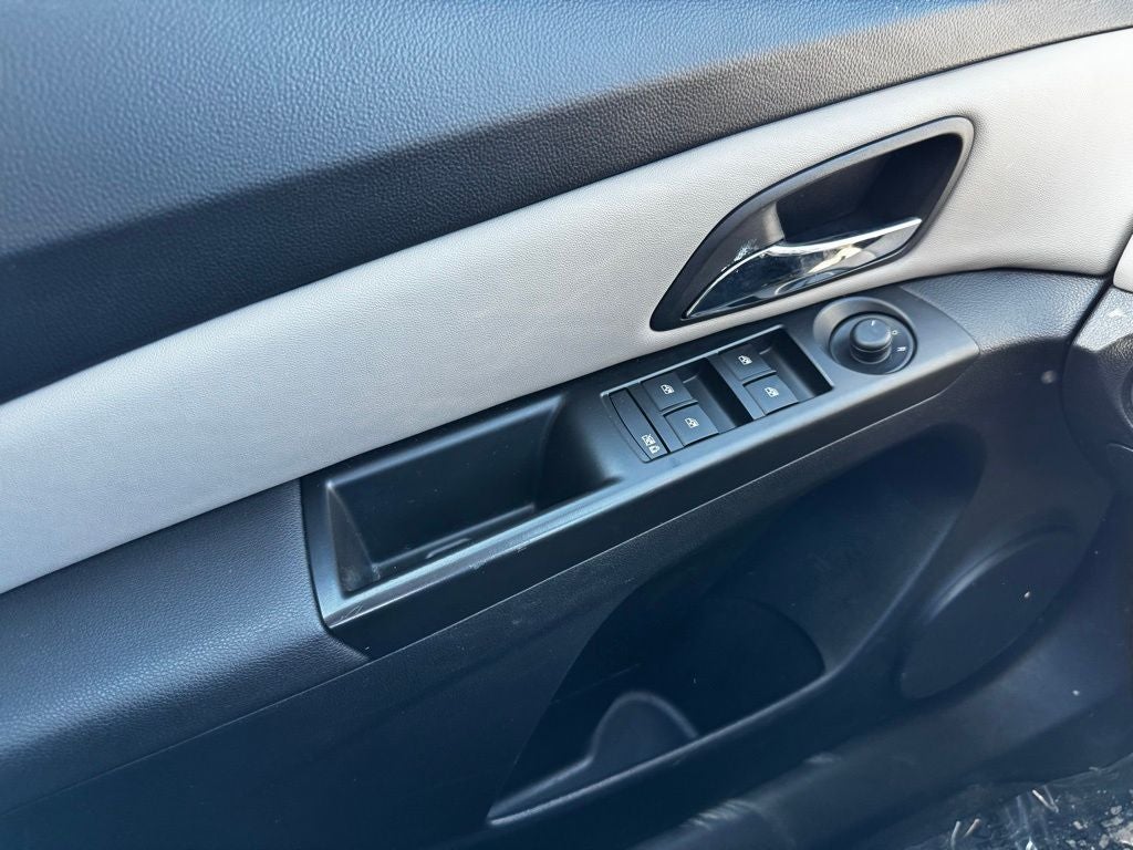 2014 Chevrolet Cruze LS FWD