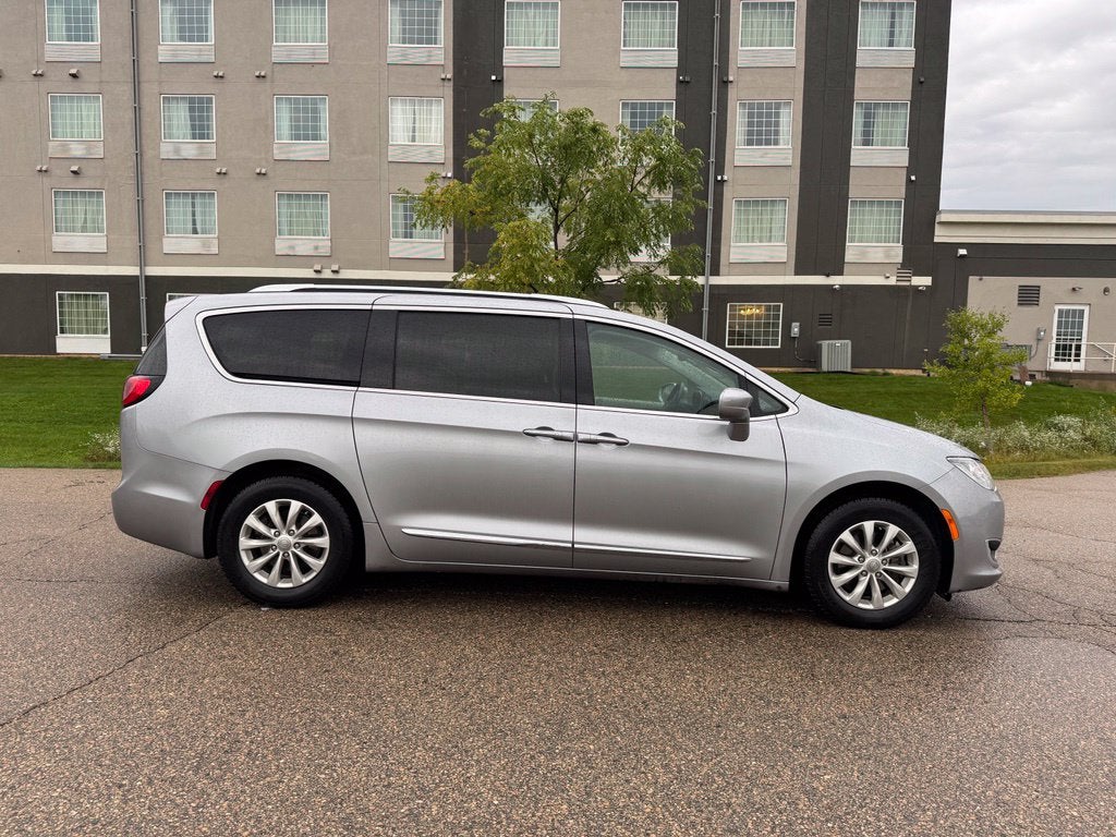 2019 Chrysler Pacifica Touring L FWD