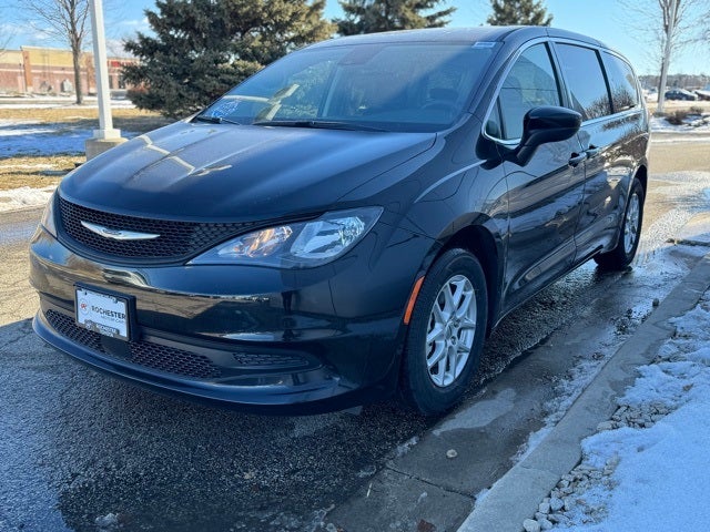 2024 Chrysler Voyager LX FWD