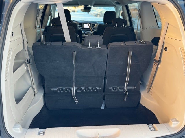 2024 Chrysler Voyager LX FWD