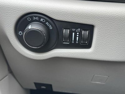 2024 Chrysler Voyager LX FWD