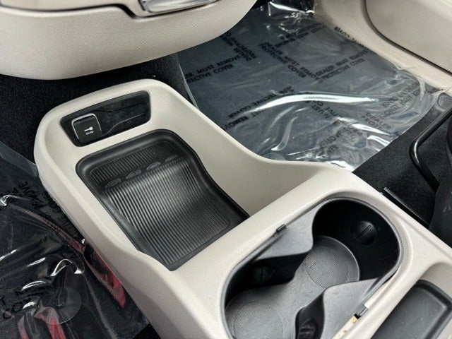 2023 Chrysler Voyager LX FWD