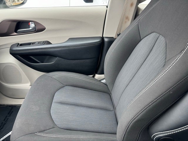 2023 Chrysler Voyager LX FWD