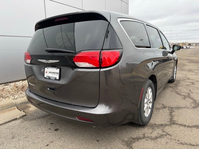 2023 Chrysler Voyager LX FWD