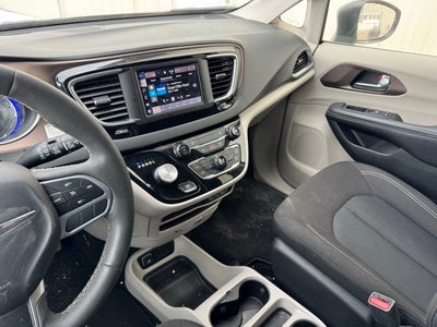 2023 Chrysler Voyager LX FWD