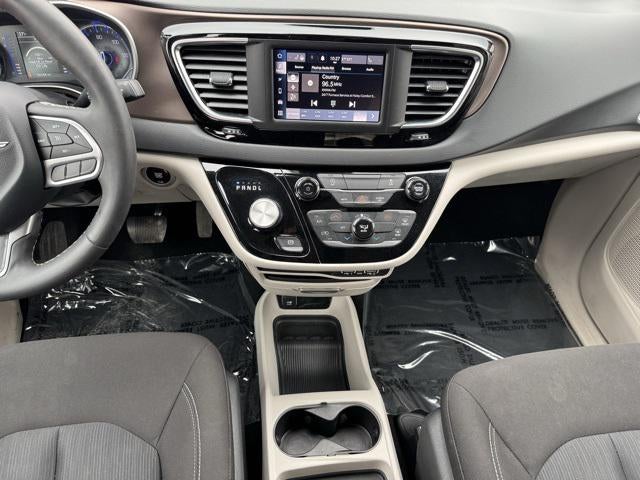 2023 Chrysler Voyager LX FWD