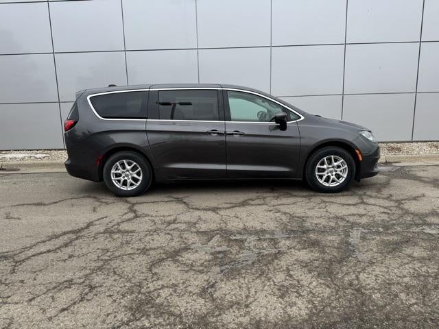 2023 Chrysler Voyager LX FWD