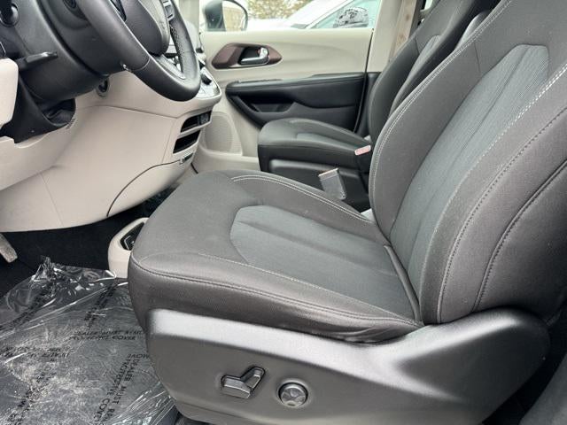 2023 Chrysler Voyager LX FWD