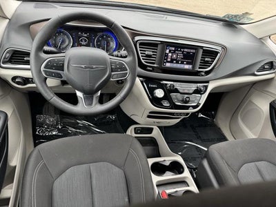 2023 Chrysler Voyager LX FWD