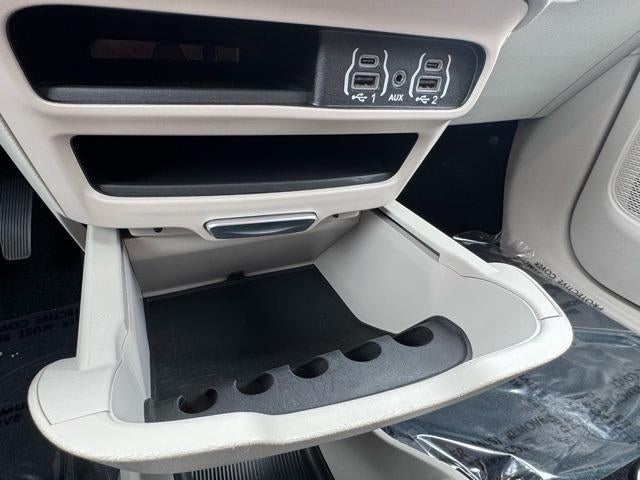 2023 Chrysler Voyager LX FWD