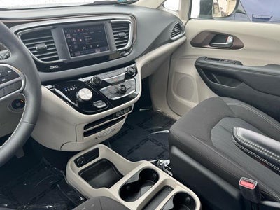 2023 Chrysler Voyager LX FWD