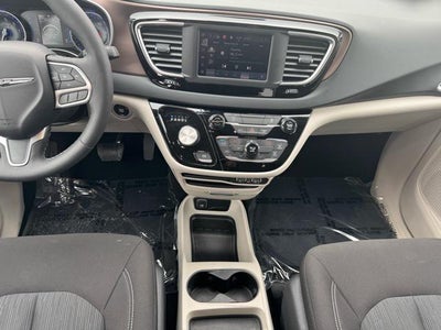 2023 Chrysler Voyager LX FWD