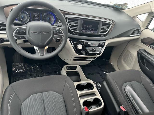 2023 Chrysler Voyager LX FWD