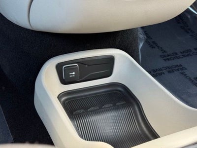 2023 Chrysler Voyager LX FWD