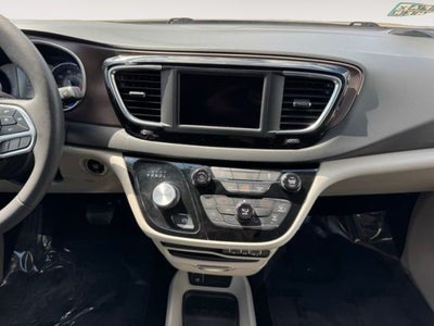 2023 Chrysler Voyager LX FWD