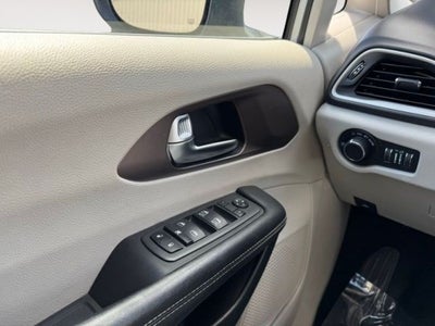 2023 Chrysler Voyager LX FWD