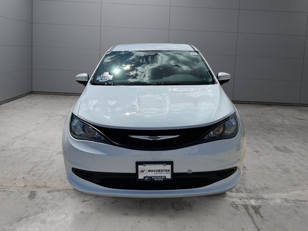 2023 Chrysler Voyager LX FWD