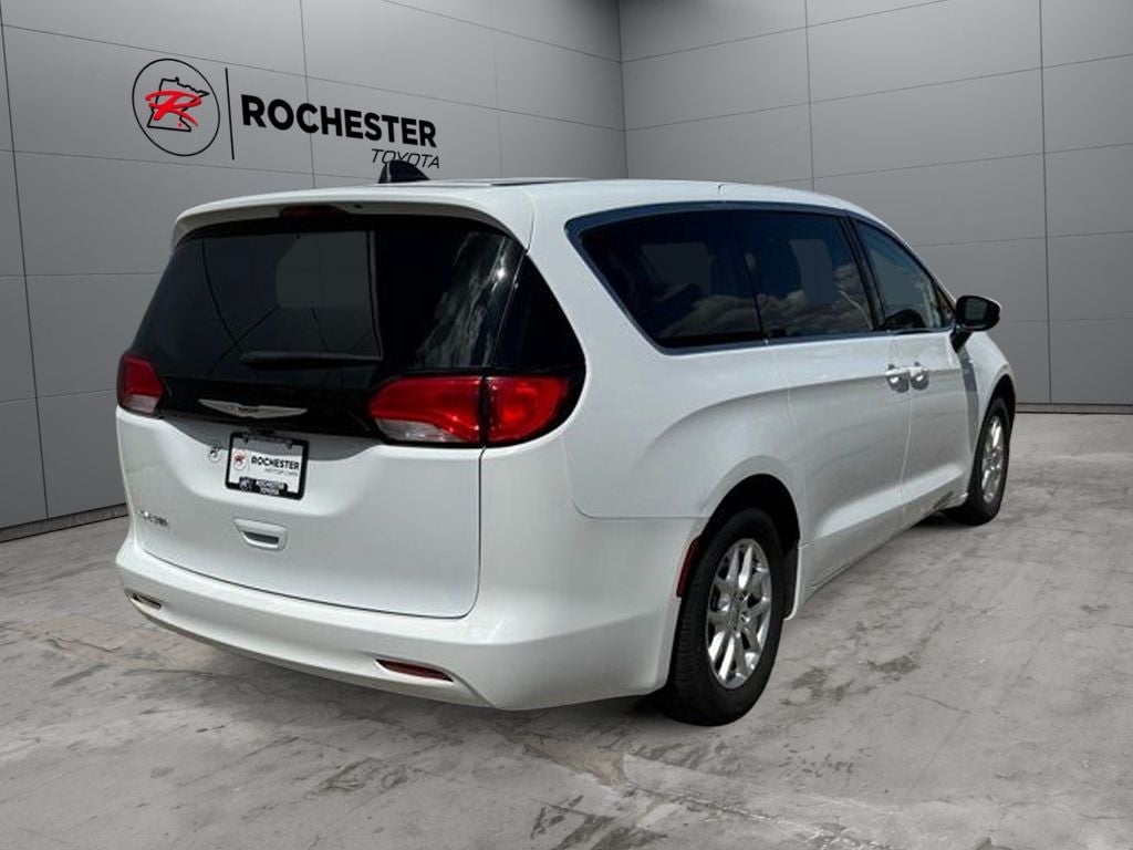 2023 Chrysler Voyager LX FWD