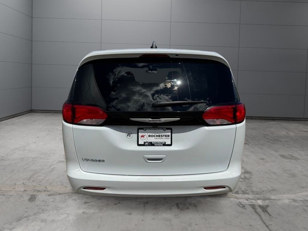 2023 Chrysler Voyager LX FWD
