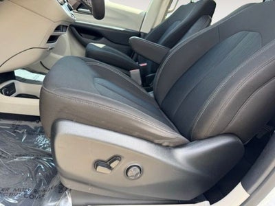2023 Chrysler Voyager LX FWD