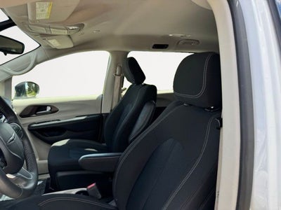 2023 Chrysler Voyager LX FWD