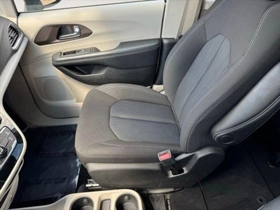 2023 Chrysler Voyager LX FWD
