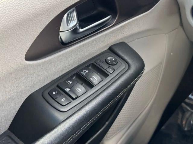 2023 Chrysler Voyager LX FWD