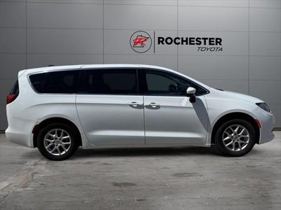 2023 Chrysler Voyager LX FWD