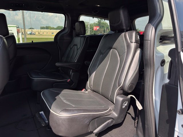 2025 Chrysler Pacifica Limited FWD