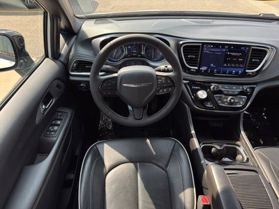 2025 Chrysler Pacifica Limited FWD